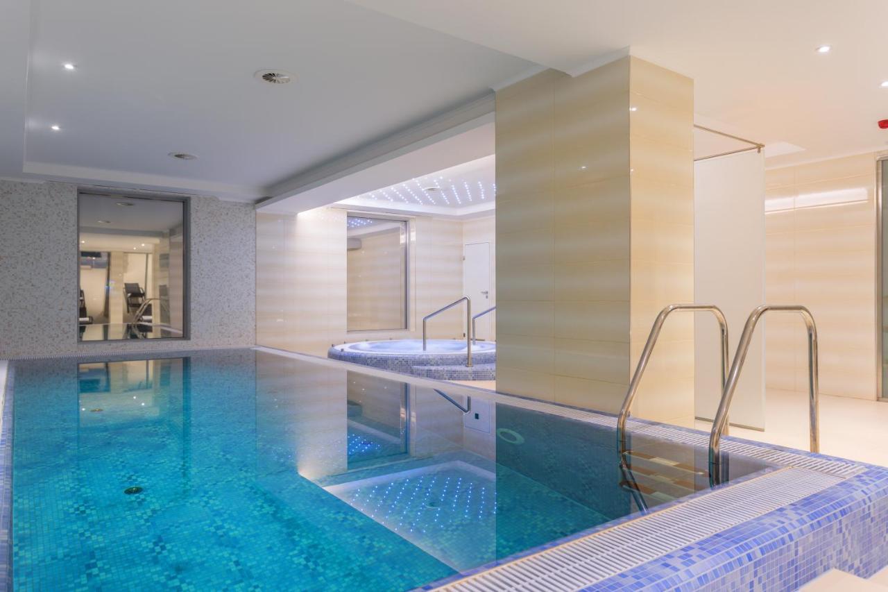 Outlet Hotel Polgar Bagian luar foto