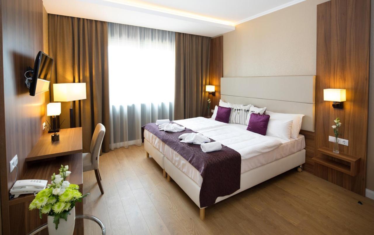 Outlet Hotel Polgar Bagian luar foto